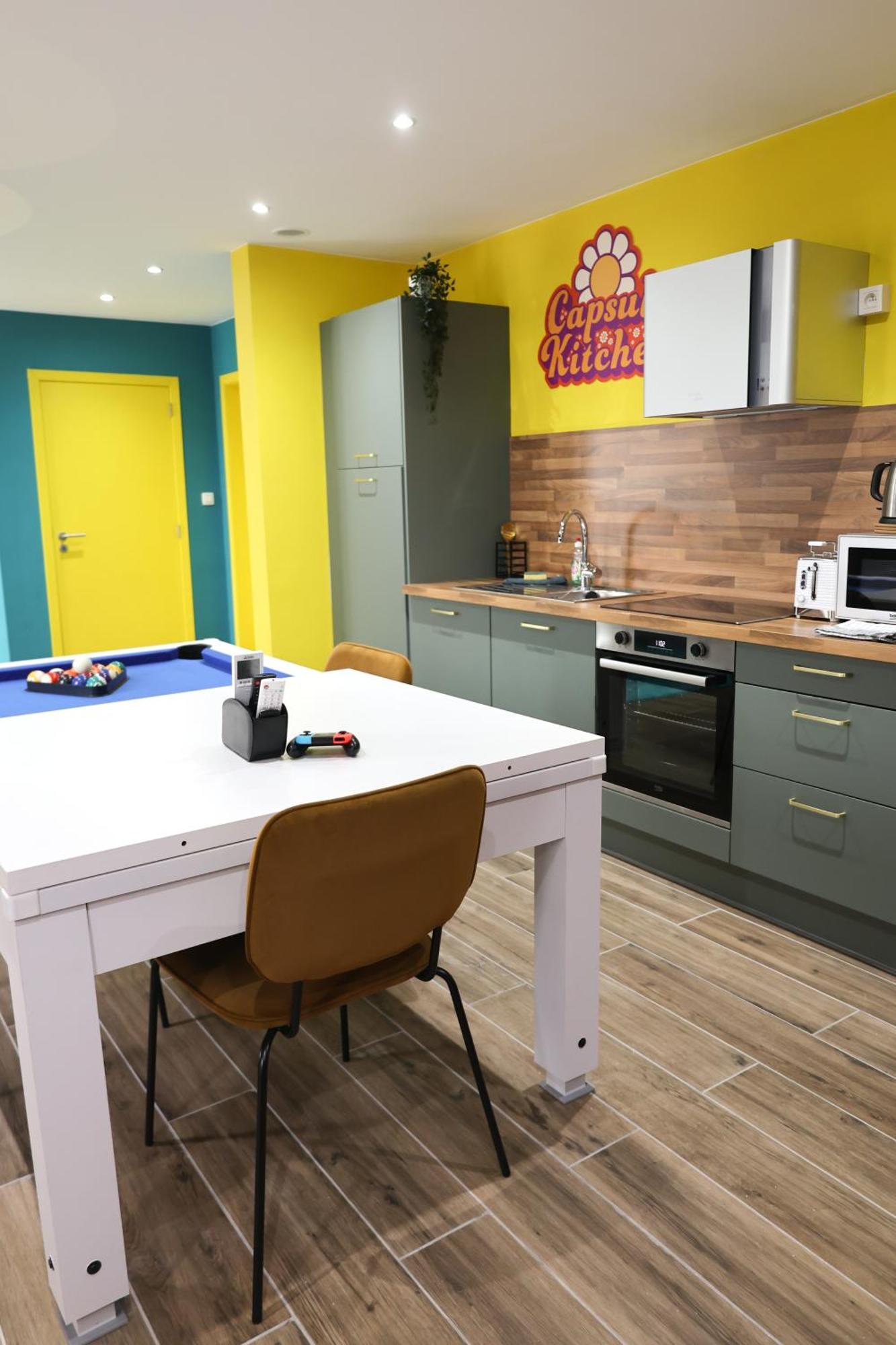 Capsule Groovy-Jacuzzi-Sauna-Billard-Netflix- Nintendo Switch & Jeux Mons Exterior foto